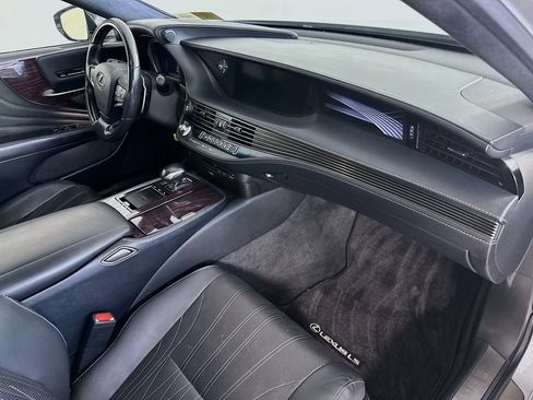 Used 2018 Lexus LS 500 w/ Interior Upgrade Package RWD image 31