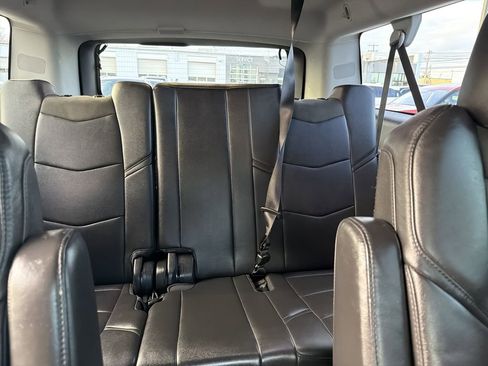 Used 2018 Cadillac Escalade ESV Luxury image 19