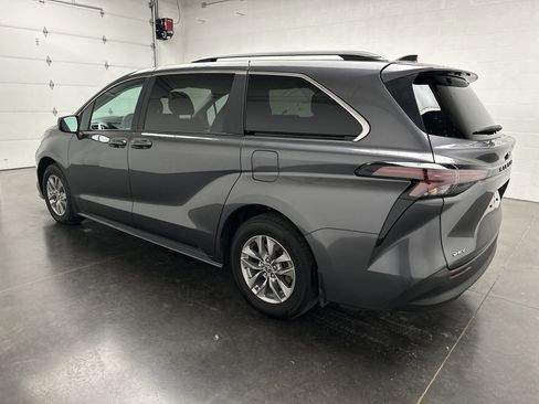 Used 2025 Toyota Sienna LE image 6