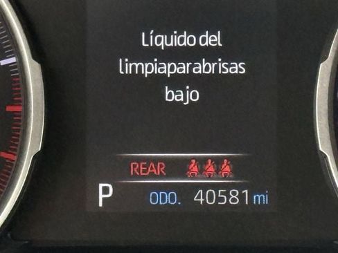 Used 2021 Toyota RAV4 XLE Premium image 17