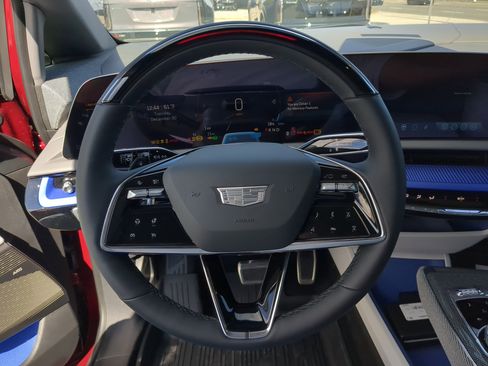 New 2026 Cadillac Optiq Luxury 1 image 30