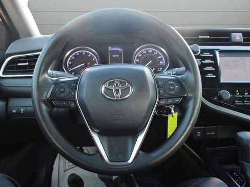 Used 2018 Toyota Camry LE image 19