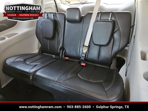 Used 2023 Chrysler Pacifica Touring-L FWD image 32