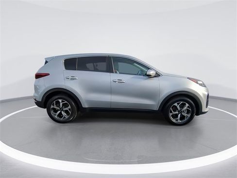 Used 2022 Kia Sportage LX image 9
