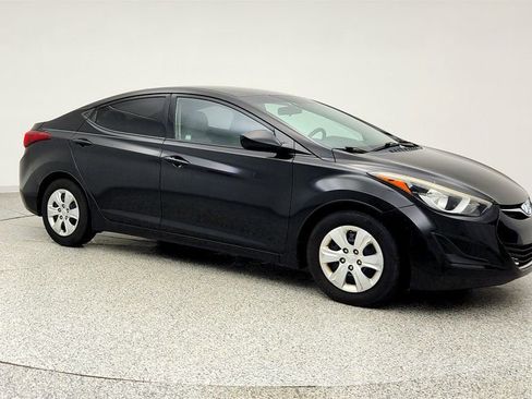 Used 2016 Hyundai Elantra SE image 3