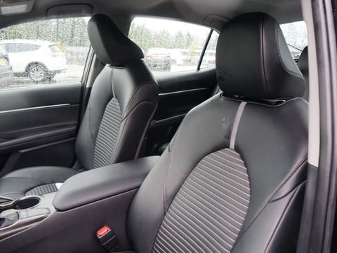 Used 2023 Toyota Camry SE image 16