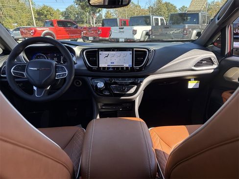 New 2026 Chrysler Pacifica Pinnacle image 29