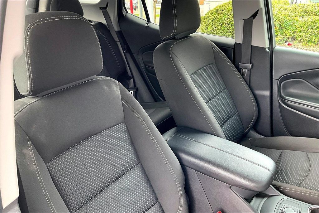 Used 2024 GMC Terrain SLE AWD/4WD image 29