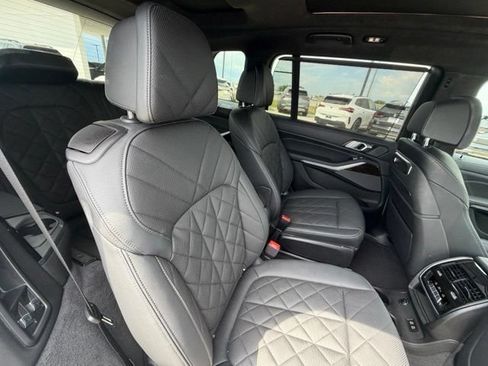 Used 2024 BMW X7 xDrive40i w/ M Sport Package AWD/4WD image 32