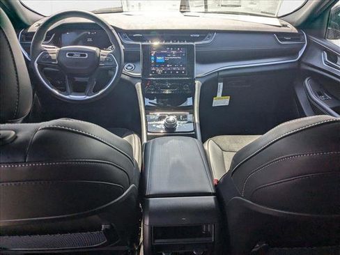 New 2025 Jeep Grand Cherokee Altitude image 13
