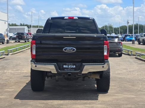 Used 2017 Ford F250 Lariat w/ Lariat Ultimate Package AWD/4WD image 5