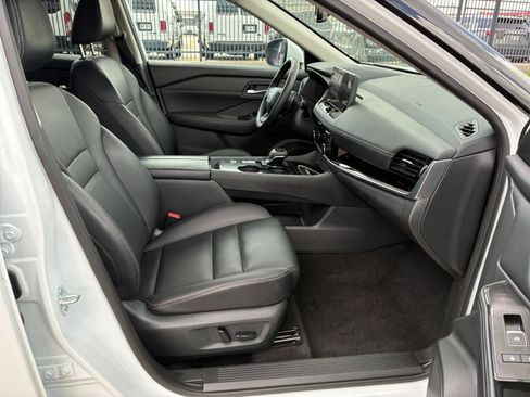 Used 2026 Nissan Rogue SL FWD image 32