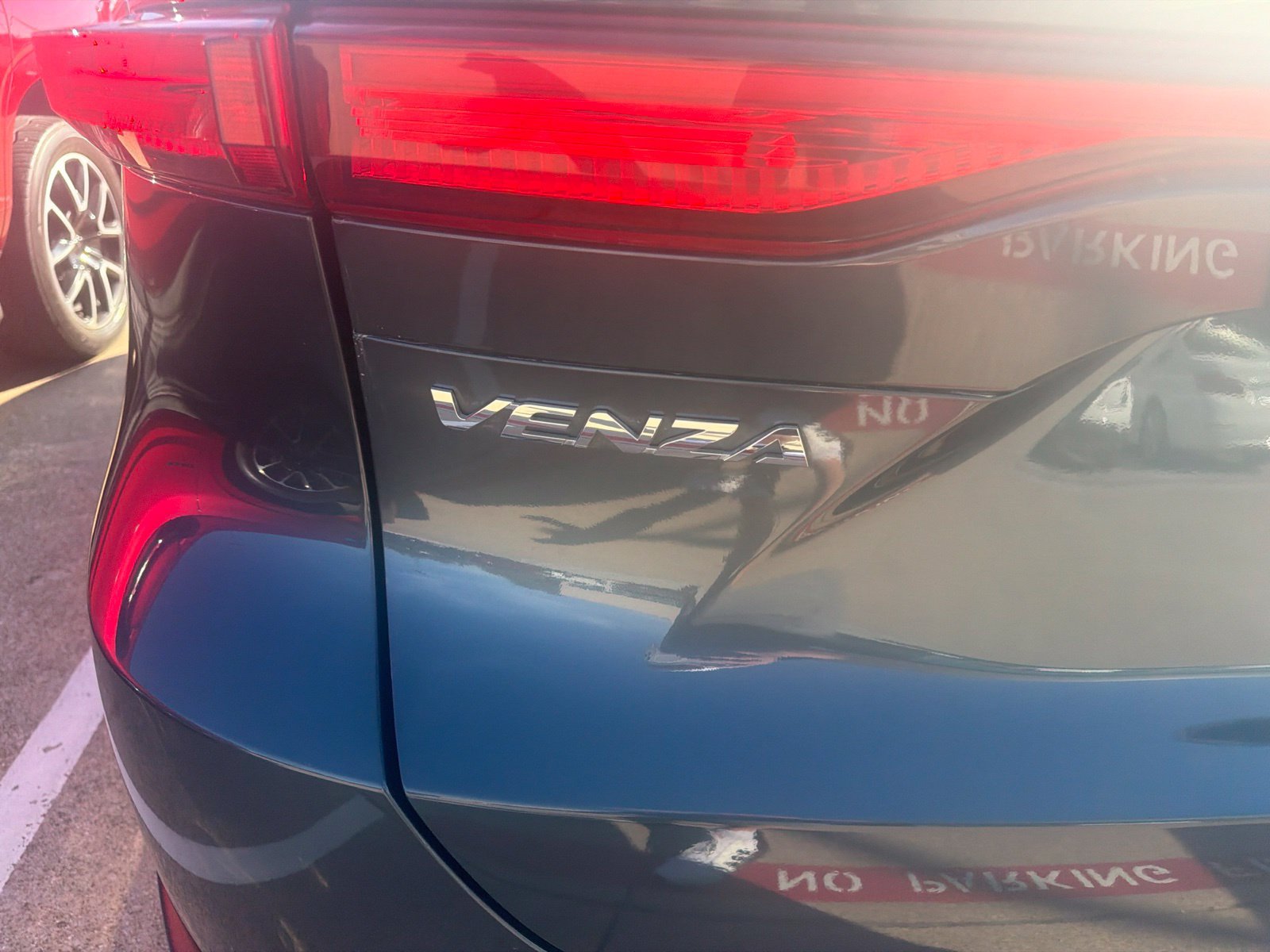 Used 2024 Toyota Venza Limited AWD/4WD image 7