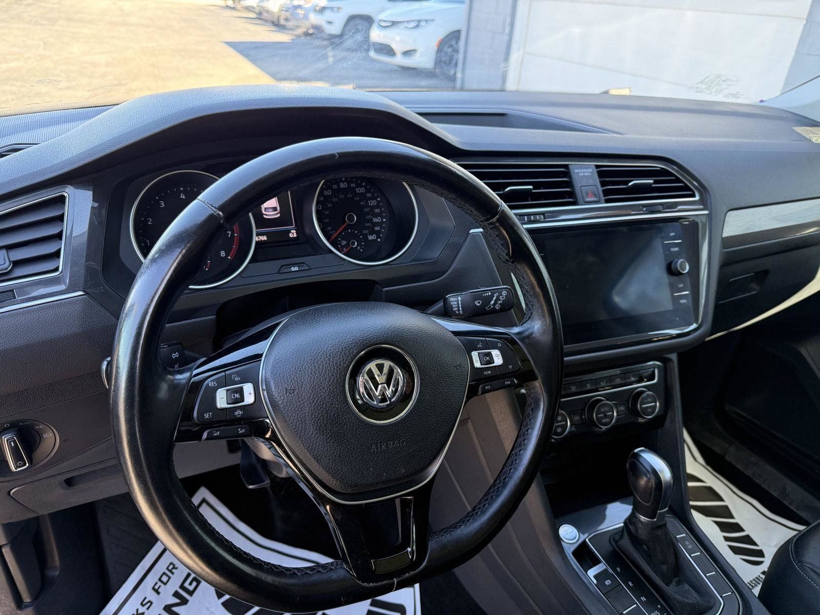 Used 2019 Volkswagen Tiguan SE FWD image 2
