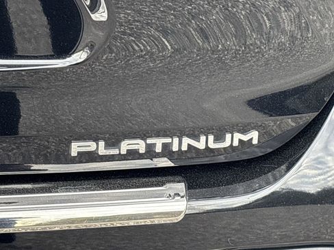 Used 2021 Toyota Highlander Platinum image 10