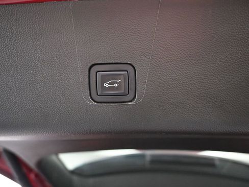 Used 2023 Chevrolet Traverse Premier image 12