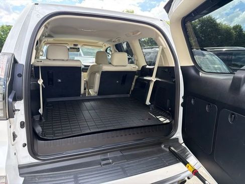 Used 2023 Lexus GX 460 Luxury w/ Sport Design Package AWD/4WD image 4