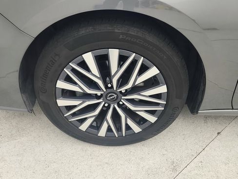 Used 2025 Nissan Altima 2.5 SV FWD image 26