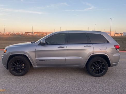 Used 2019 Jeep Grand Cherokee Altitude image 7