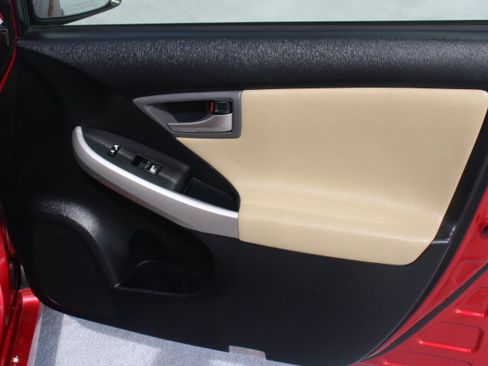 Used 2014 Toyota Prius Three FWD image 17