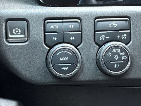 Used 2022 Chevrolet Silverado 1500 LT Trail Boss AWD/4WD image 25