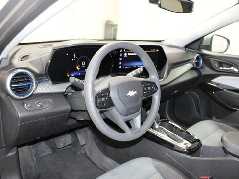 Used 2025 Chevrolet Trax LT image 16