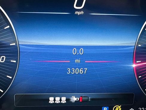 Used 2024 Mercedes-Benz GLC 300 4MATIC image 34