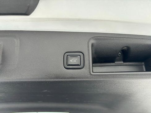 Used 2022 GMC Terrain SLE w/ Driver Convenience Package image 31