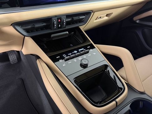 Certified 2026 Porsche Cayenne AWD/4WD image 22