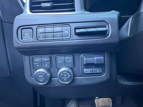 Used 2024 GMC Yukon Denali Ultimate image 17