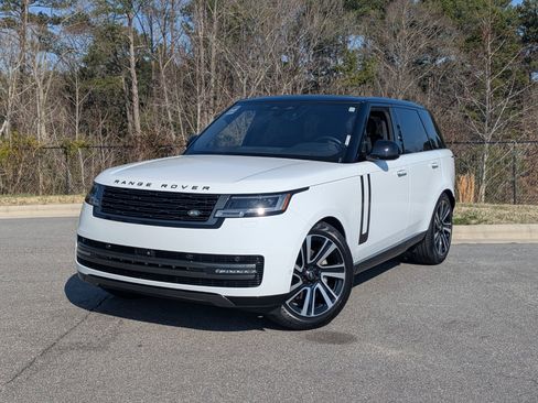 Used 2023 Land Rover Range Rover SE image 1