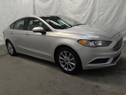 Used 2017 Ford Fusion SE w/ Fusion SE Technology Package image 11
