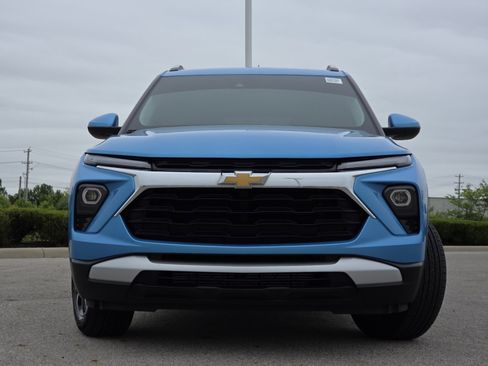 Used 2025 Chevrolet TrailBlazer LT w/ Convenience Package FWD image 11