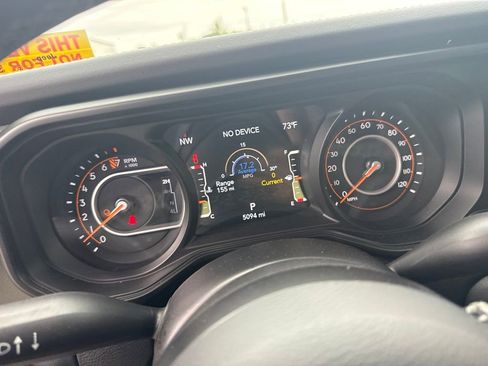 Used 2025 Jeep Gladiator Mojave w/ Convenience Group AWD/4WD image 10