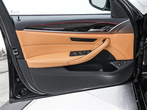 Certified 2023 BMW 530e w/ Convenience Package image 22