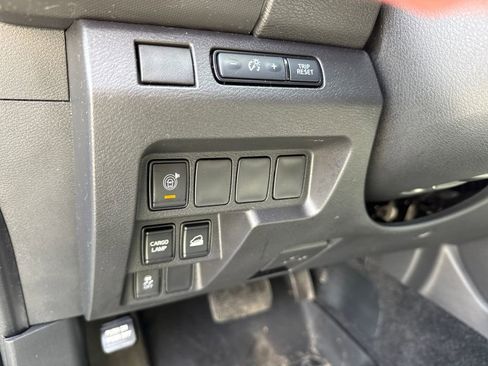 Used 2024 Nissan Frontier S w/ Technology Package image 13