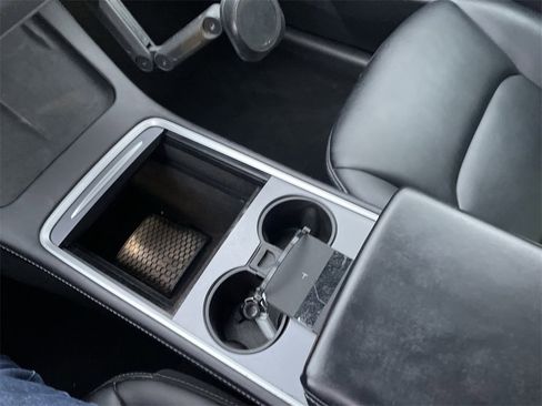 Used 2021 Tesla Model Y Long Range image 21