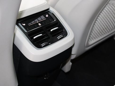 Used 2025 Volvo XC90 B6 Ultra w/ Lounge Package image 21