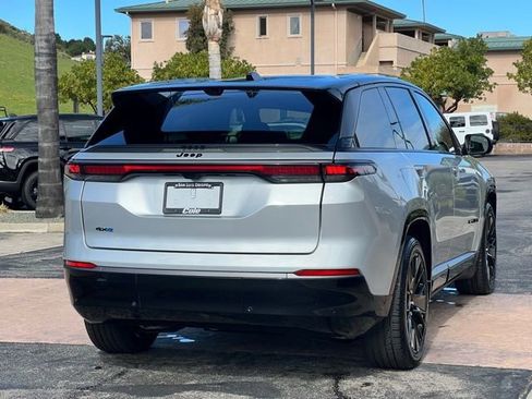 Used 2024 Jeep Wagoneer Launch Edition image 13