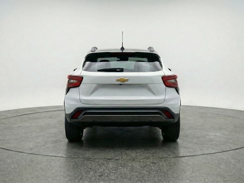 Used 2025 Chevrolet Trax LT w/ LT Convenience Package FWD image 7