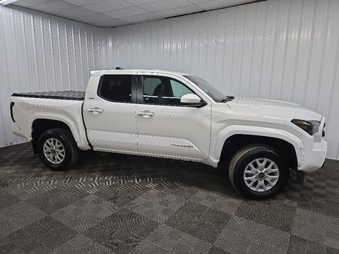 Used 2024 Toyota Tacoma SR5 AWD/4WD image 1