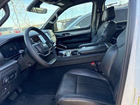 Used 2023 Jeep Wagoneer Series II image 5