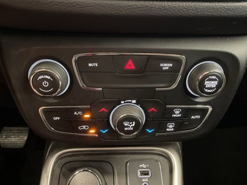 Used 2020 Jeep Compass Latitude AWD/4WD image 16