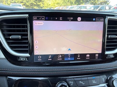 Used 2024 Chrysler Pacifica Pinnacle FWD image 31