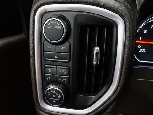 Used 2021 Chevrolet Silverado 2500 LT w/ Convenience Package AWD/4WD image 25
