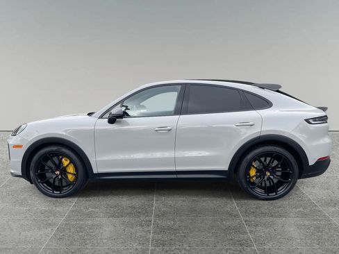 Used 2024 Porsche Cayenne Turbo GT image 2
