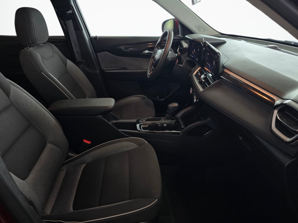 Used 2025 Chevrolet TrailBlazer LT AWD/4WD image 43