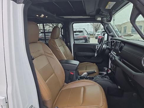 Used 2022 Jeep Wrangler Unlimited Sahara w/ Cold Weather Group image 19