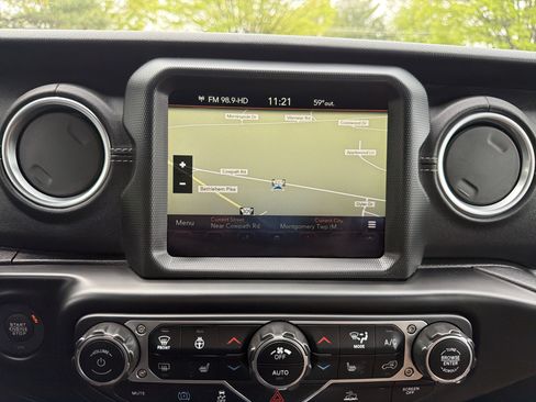 Used 2023 Jeep Wrangler Unlimited Sahara w/ Cold Weather Group AWD/4WD image 22