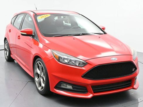 Used 2016 Ford Focus ST FWD image 2